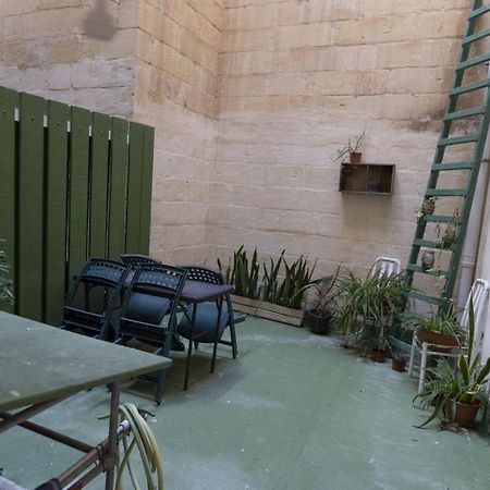 Green Door Valletta Exterior photo